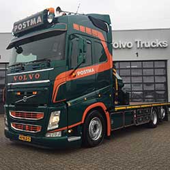 Vrachtwagen na complete respray in bedrijfskleuren