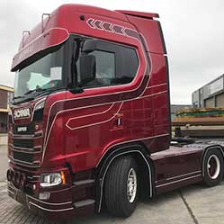 Eindresultaat van een volledige truckrespray