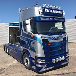 Vrachtwagencabine na spuitwerk bij Mourits truckspuiterij